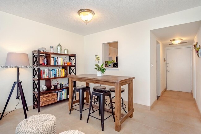 Building Photo - 1228 West Ave