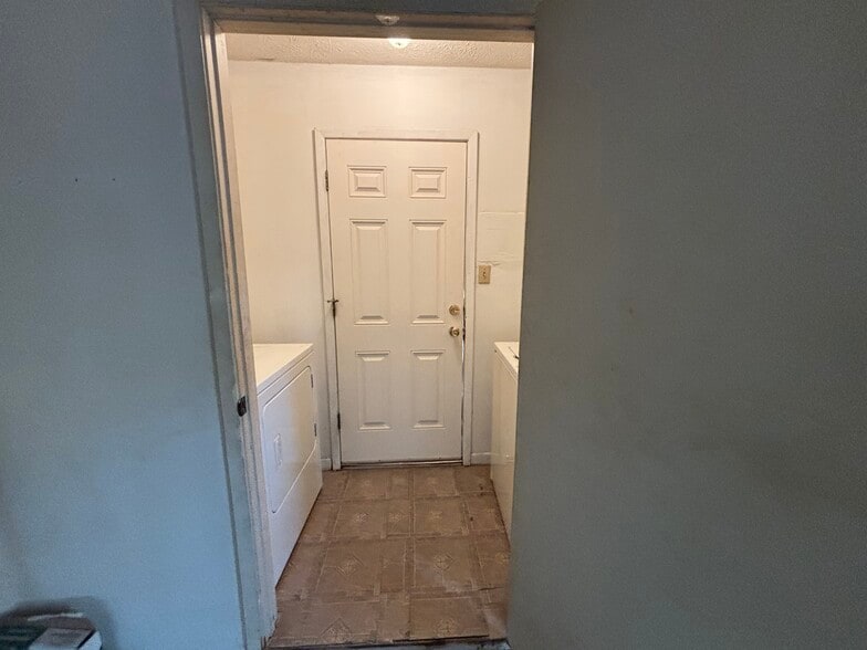 Building Photo - 929 Cypress Ave