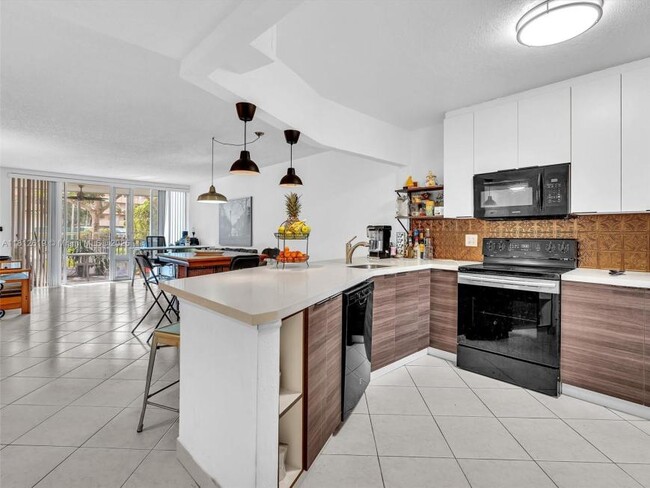 Building Photo - 2 bedroom in North Miami Beach FL 33179