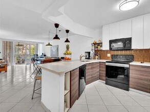 Building Photo - 2 bedroom in North Miami FL 33179
