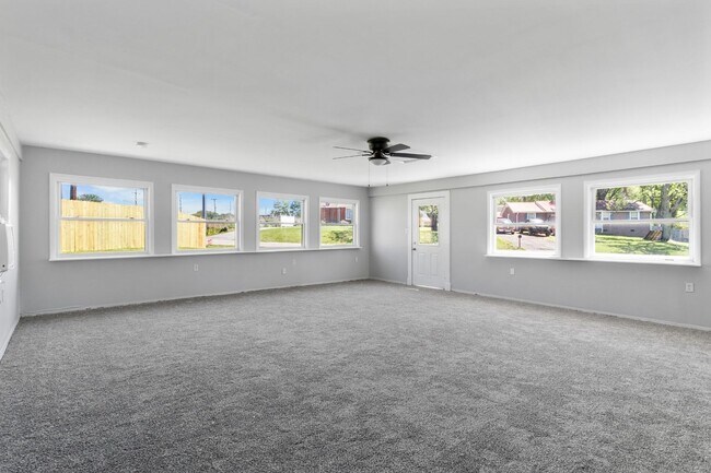 Building Photo - 3 Bedroom Pet Friendly Home For Rent!