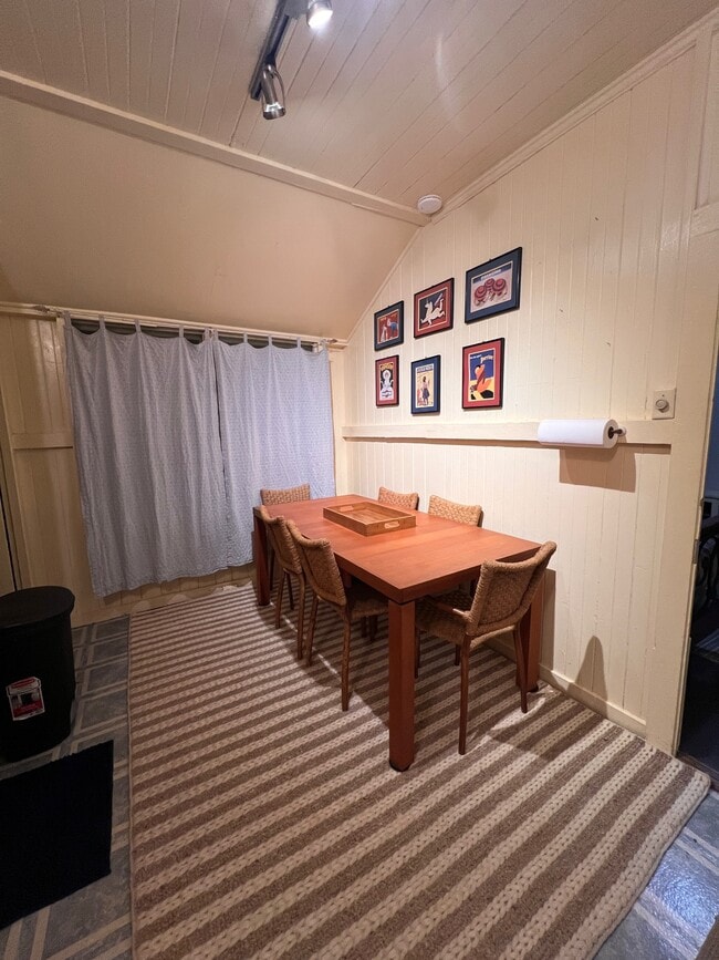 Building Photo - 546 Nani St