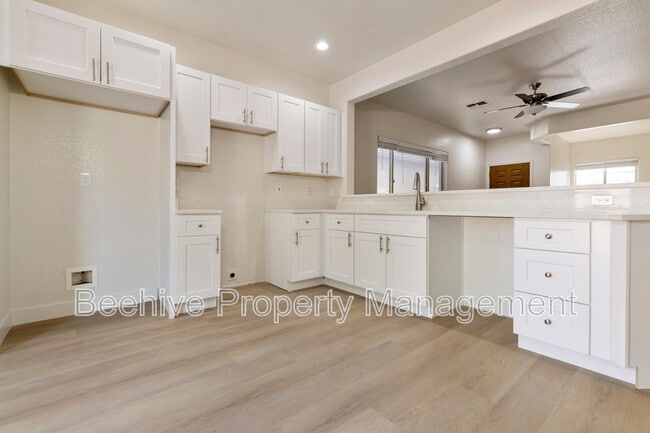 Building Photo - 220 N 110th St