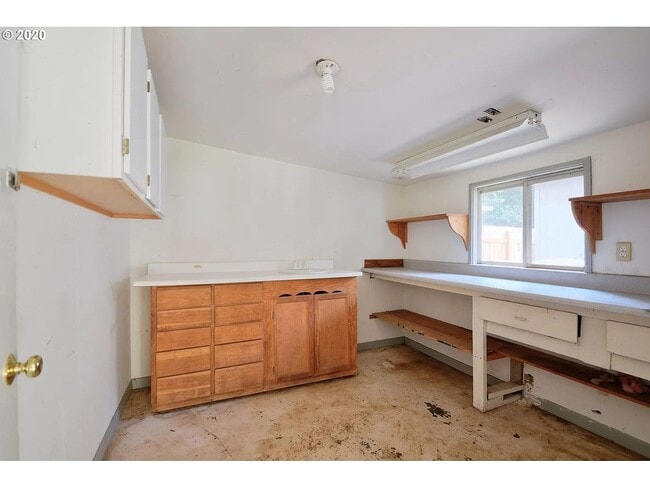 Building Photo - Great 4 Bedroom Eugene Home!