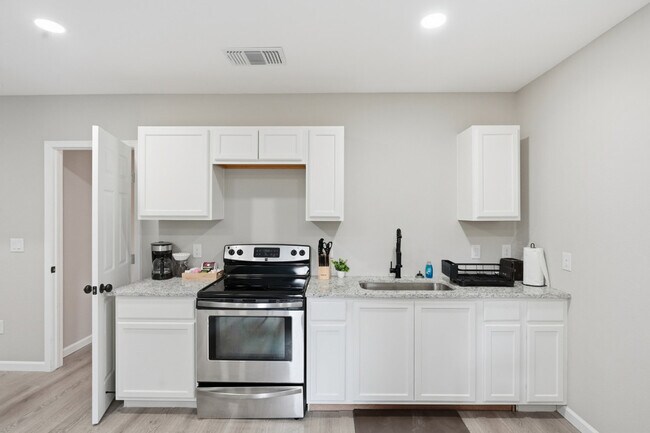 Building Photo - 830 Porter St