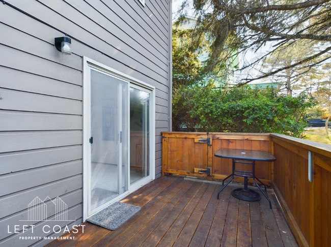 Building Photo - 890 SW 7th St