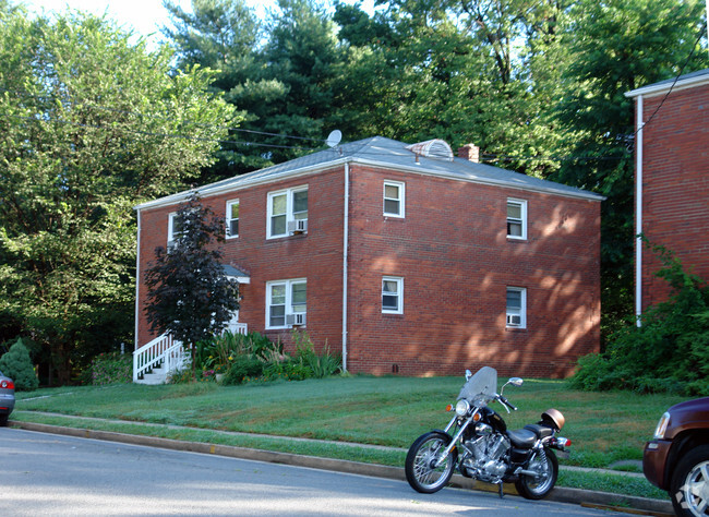 Primary Photo - Gibson Street Apartments