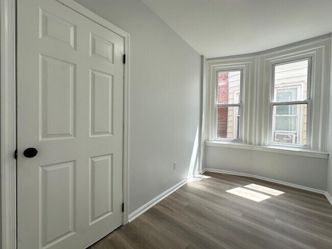 Building Photo - 216 N 53rd St
