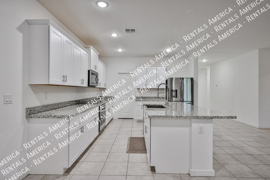 Building Photo - 1578 S 224th Ln