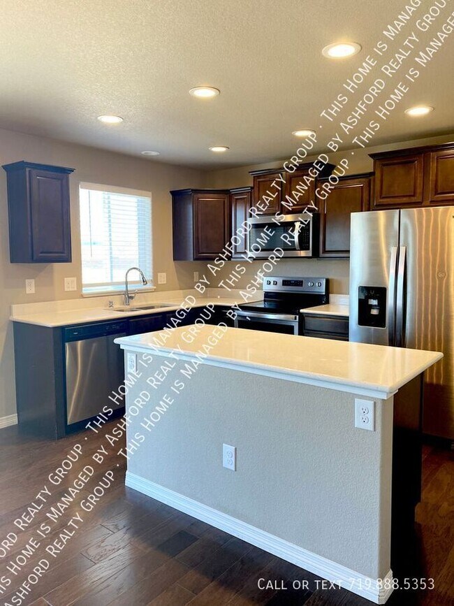 Building Photo - 6142 Meadowbank Ln