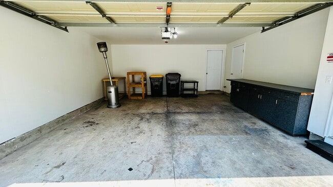 Building Photo - 340 Evergreen Cir