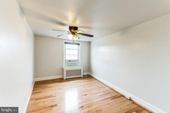 Building Photo - 1210 S 11th St