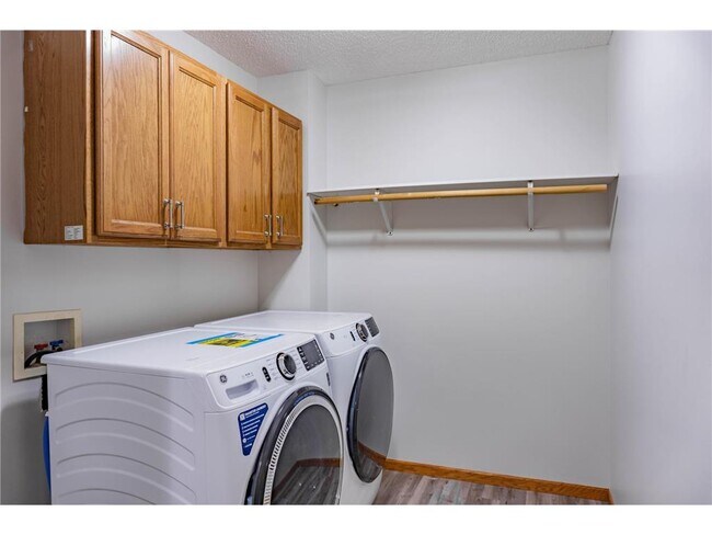 Building Photo - 1122 Crystal Pl W