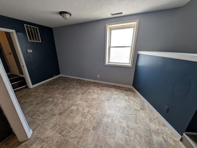 Building Photo - 105 1st St E