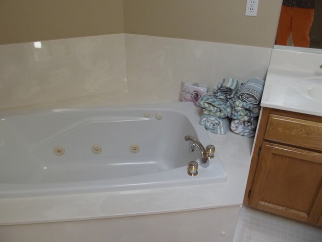 Building Photo - NIce Home