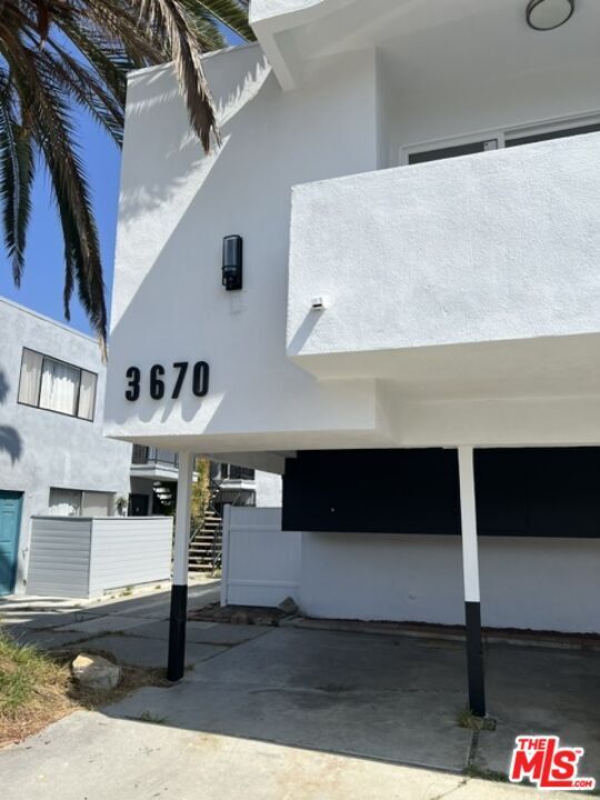 Building Photo - 3670 Greenfield Ave
