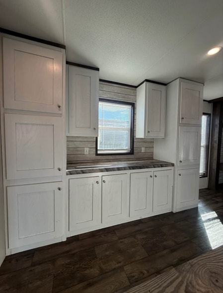 Building Photo - 5705 Hicks Ln