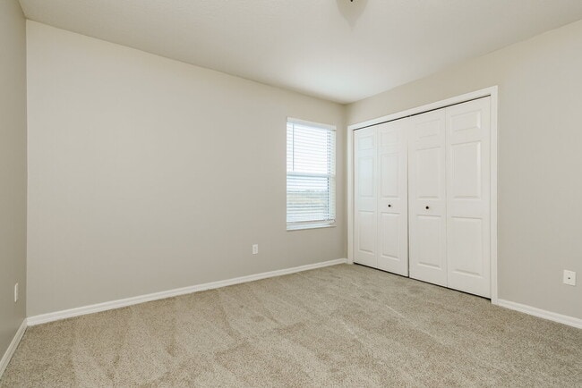 Building Photo - 1915 Crestridge Dr