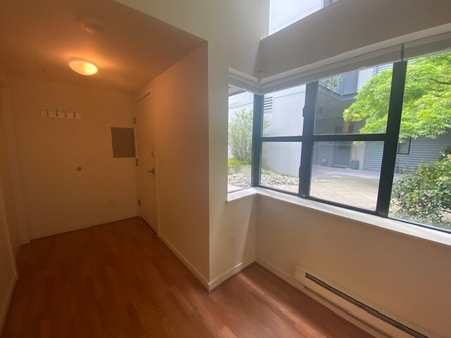 Building Photo - 80 Vine St