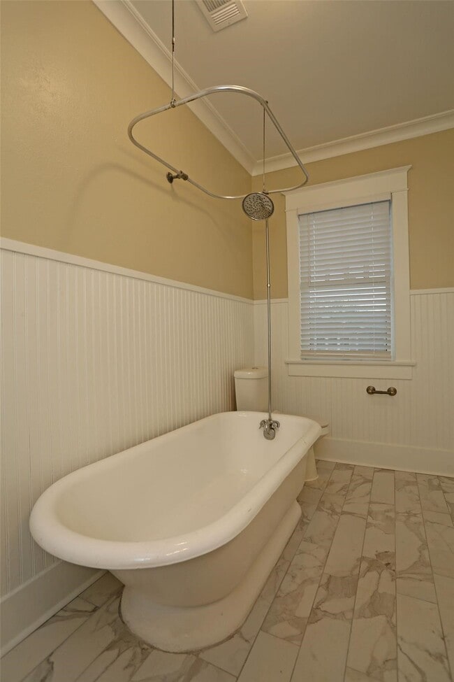 Building Photo - 614 W Alabama St