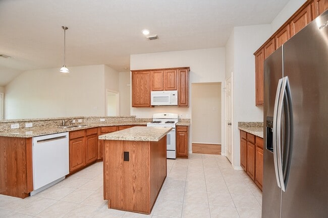 Building Photo - 6206 Fawnlake Dr