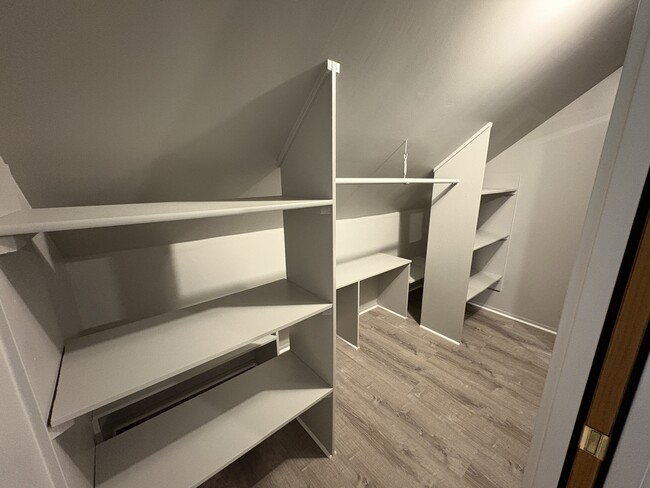 Building Photo - 1275 SW College St