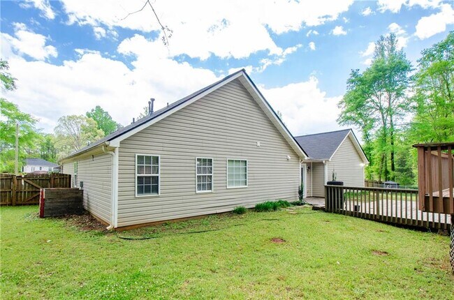 Building Photo - 238 Knob Hill Dr