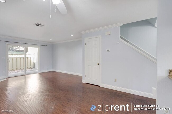 Building Photo - 2 br, 1.5 bath Townhome - 312 Eastgate Ln,...