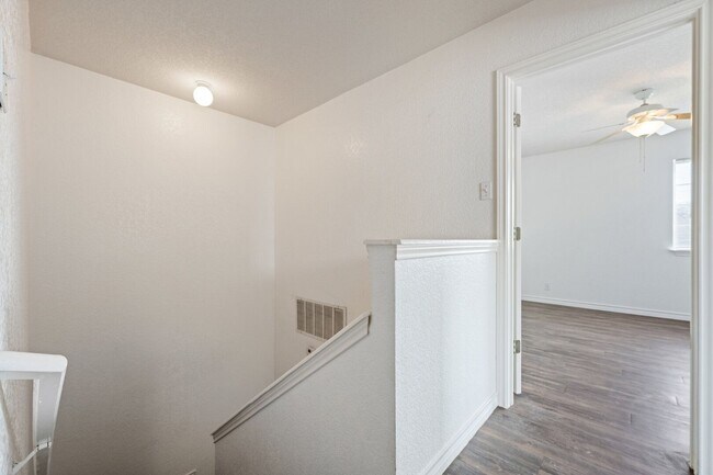 Building Photo - 203 Tamara Dr