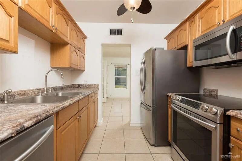 Building Photo - 816 Ivy Ave