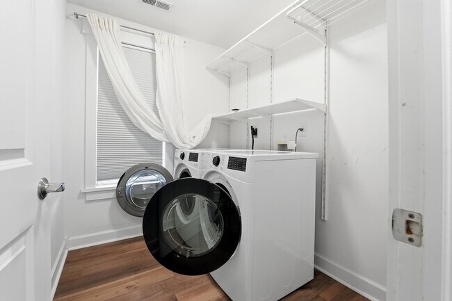 Building Photo - 905 McAllister Ave