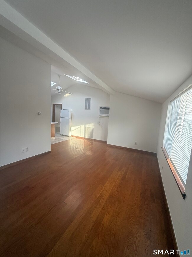 Building Photo - 20 Ponus Ave