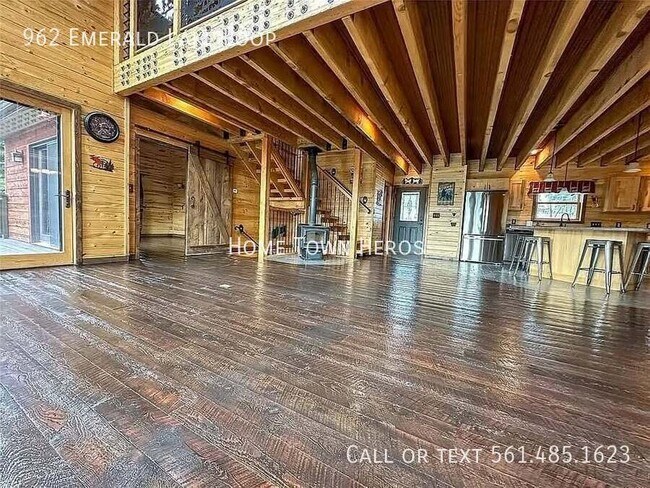 Building Photo - 962 Emerald Lk Lp