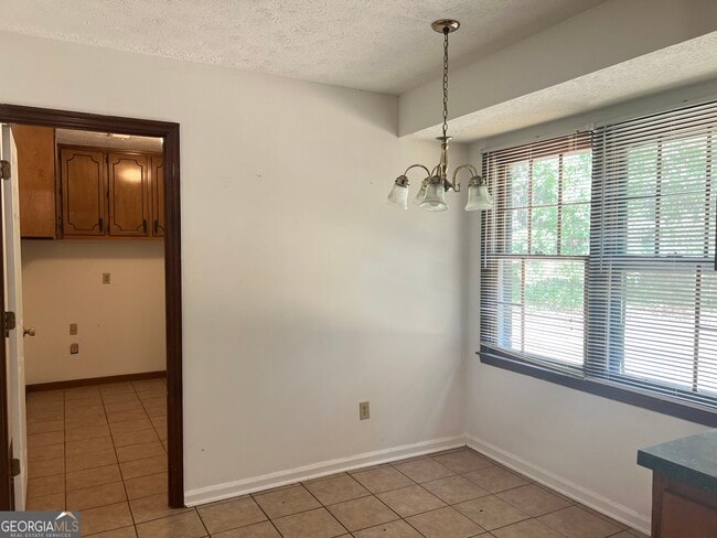 Building Photo - 551 Racetrack Rd