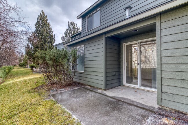 Building Photo - me2720