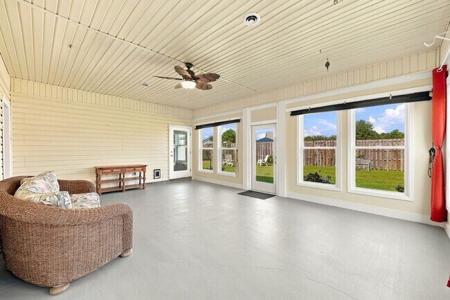 Building Photo - 257 Silver Creek Loop