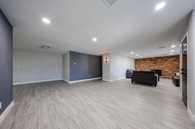 Building Photo - 11207 S Iroquois Dr