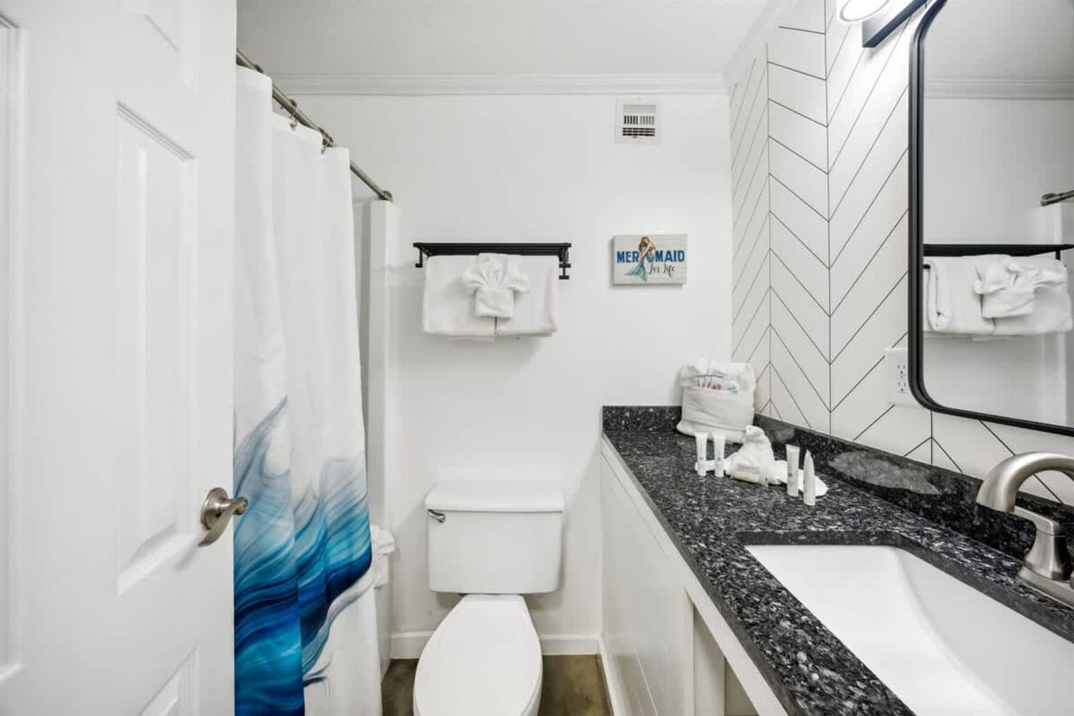 Building Photo - 8817 S Thomas Dr