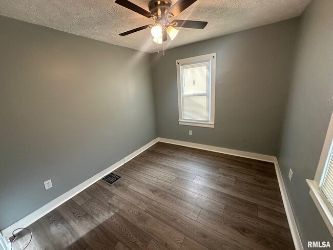 Building Photo - 1013 Mechanic St