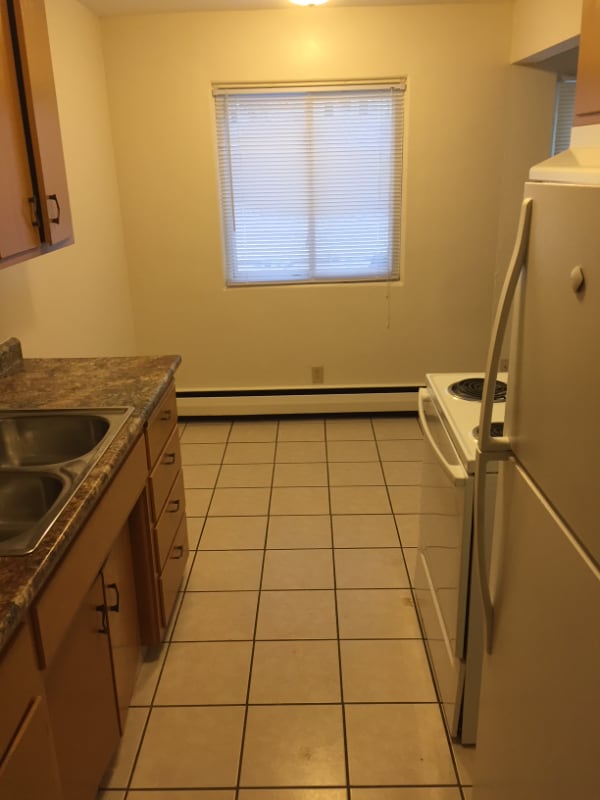 Building Photo - 556 Jenks Ave E