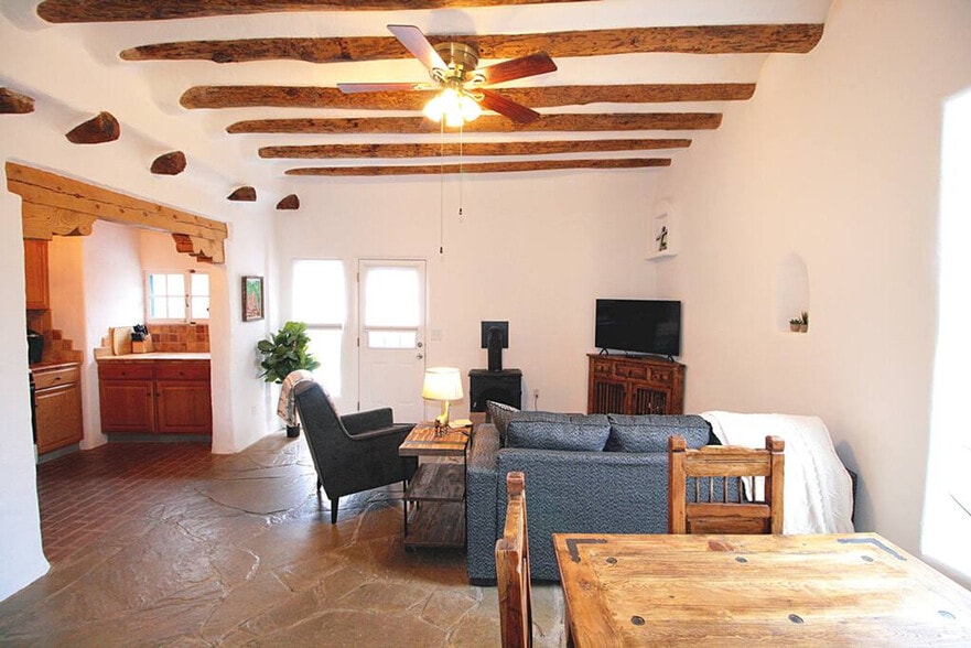 Building Photo - 250 B Closson St