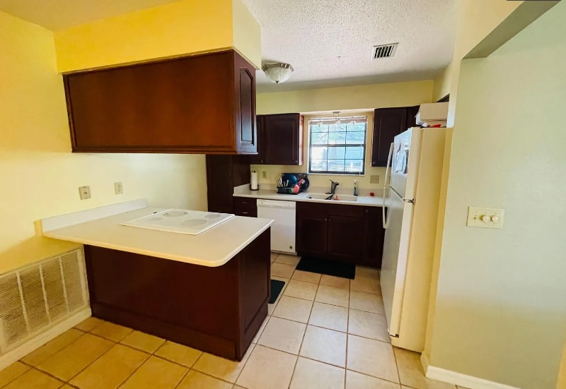 Building Photo - 240 SE Sandia Way