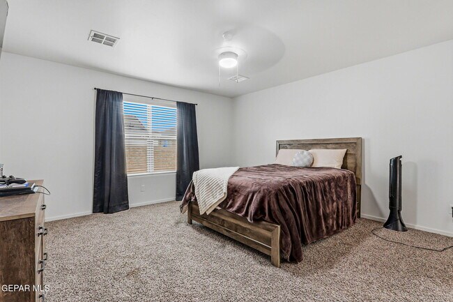 Building Photo - 15252 Apex Ct