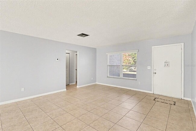 Building Photo - 10157 Bluff Ct