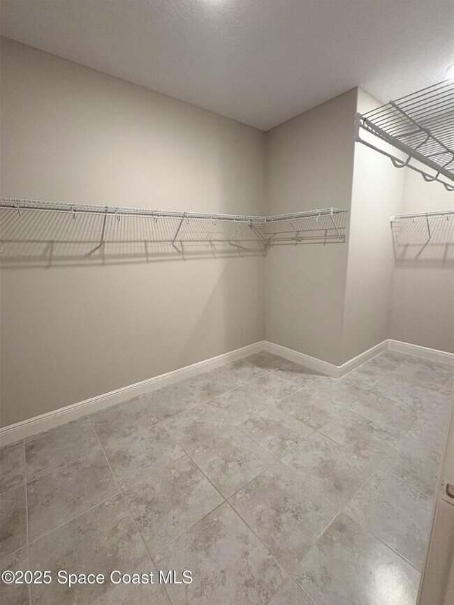 Building Photo - 1752 Killian Dr