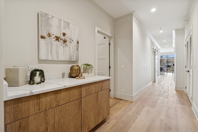 Building Photo - 3951 N Wayne Ave