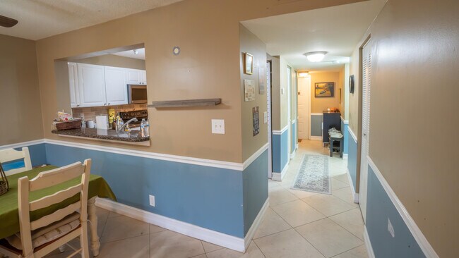 Building Photo - 2015 Coral Ridge Dr