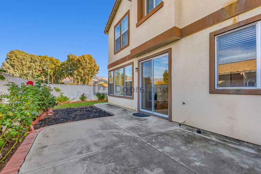 Building Photo - 2955 Vineyard Park Dr