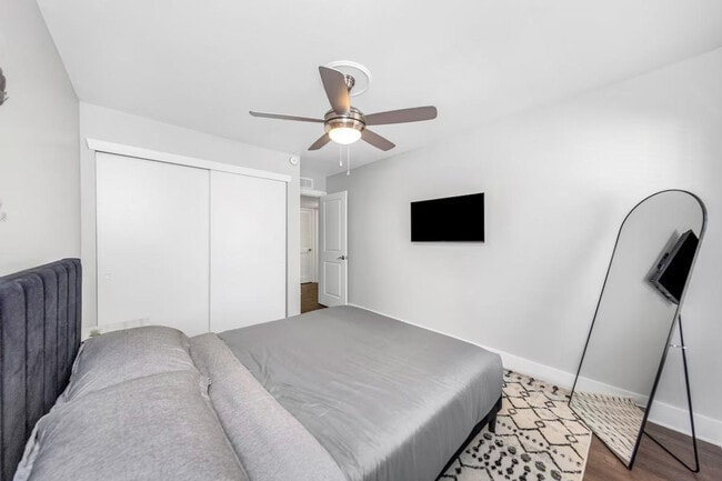 Building Photo - 4404 W Kennedy Blvd