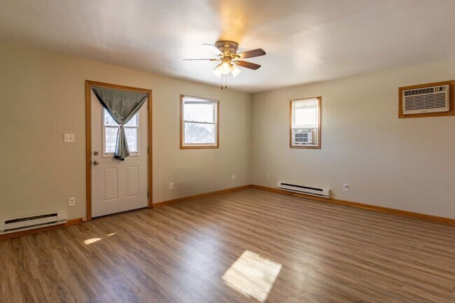 Building Photo - 315 W Railroad St